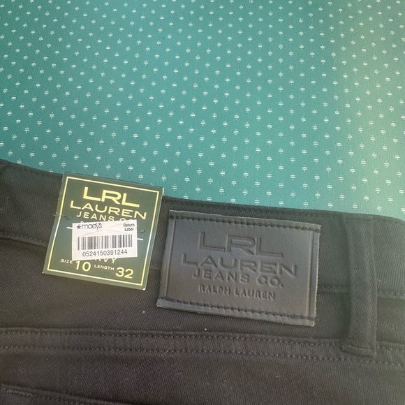 NWT LRL Lauren Jeans Co size 10 x 32 length
Modern straight curvy - Picture 4 of 8